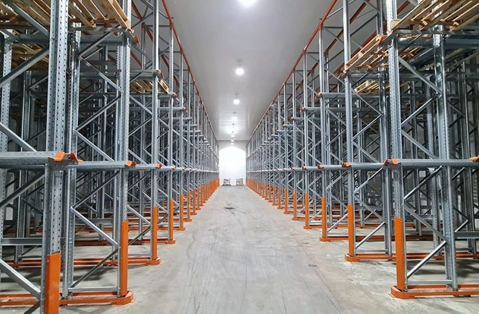 Protecciones estanterías. Centro logístico y almacén