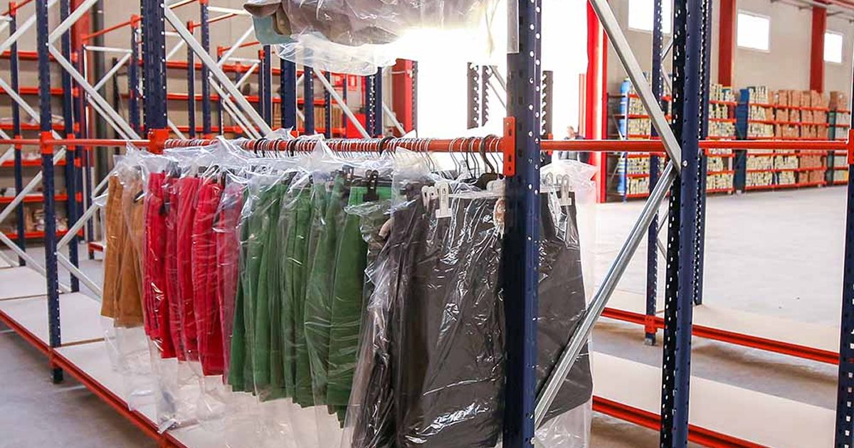 Estanterías picking para prendas colgadas