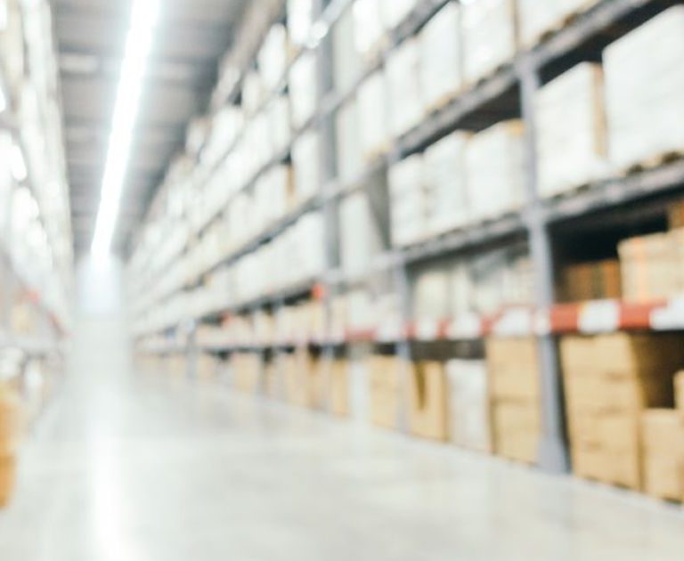 Almacén para estanterías