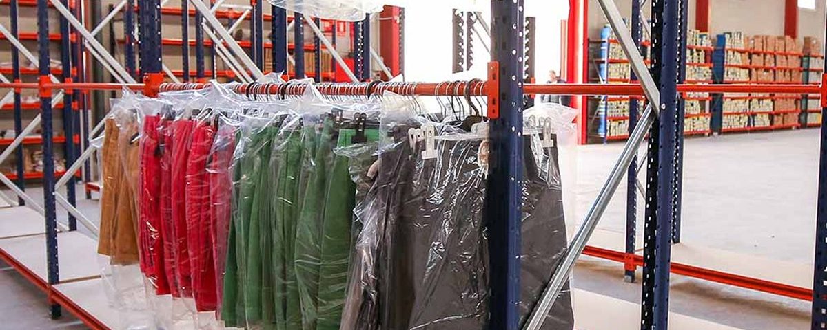 Estantería picking con perchero