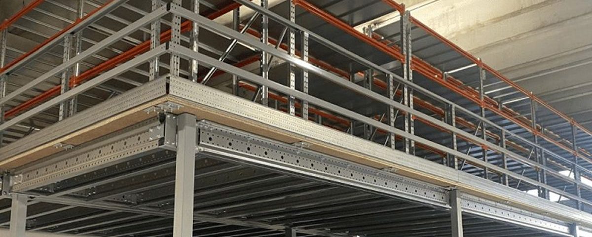 Altillo y estanterías convencionales