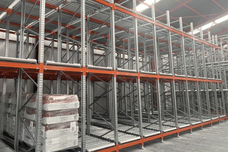 Estanterías de paletización dinámica en acción