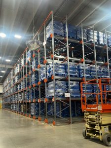 Incrementa tu capacidad de almacenamiento y optimiza la logística de tu almacén con soluciones de alta densidad como sistemas shuttle y estanterías compactas