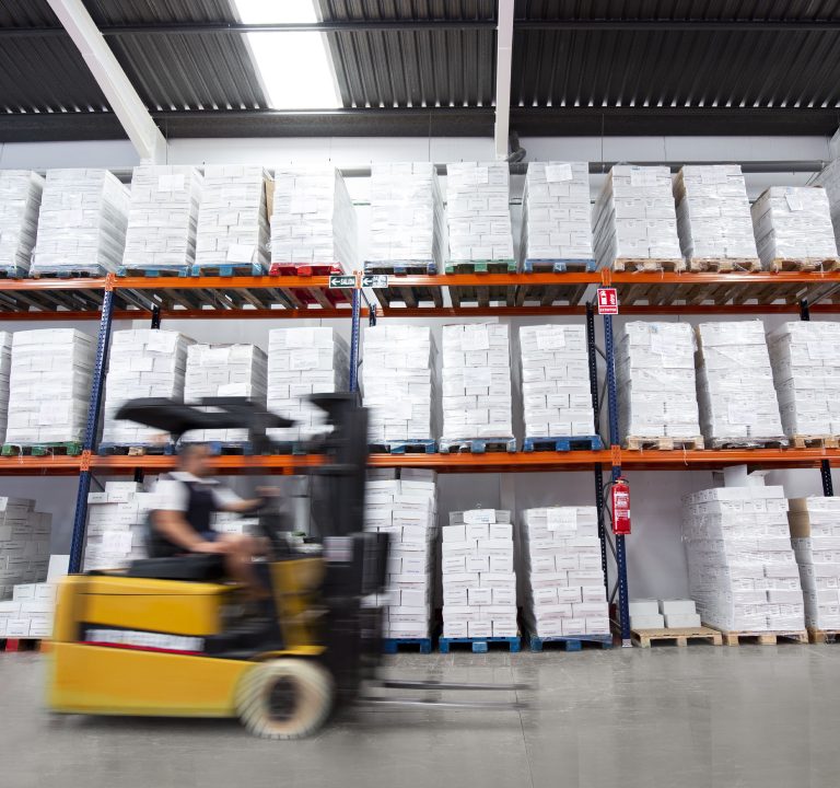 Montaje de estanterías industriales