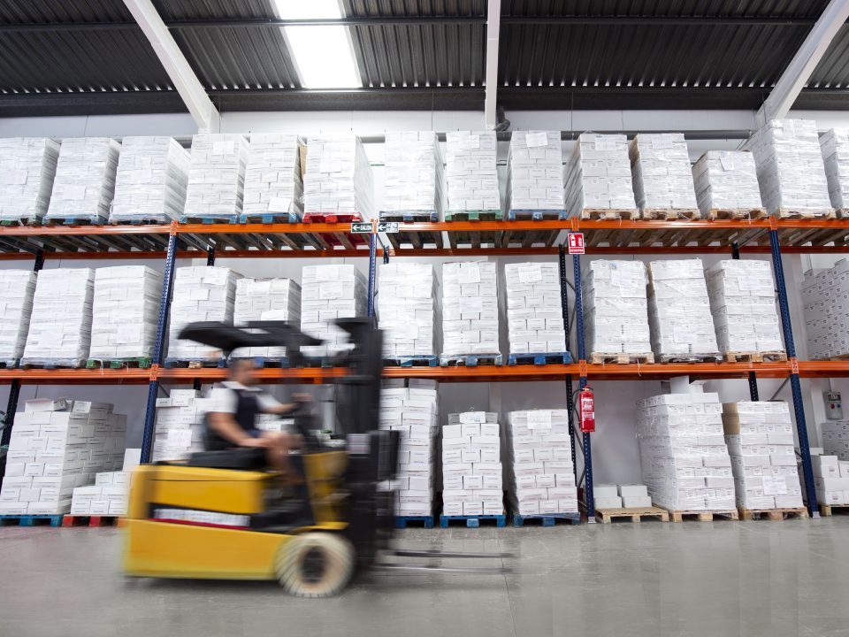 Montaje de estanterías industriales