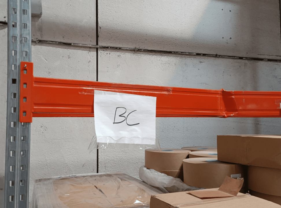 ¿Cuándo renovar estanterías industriales? Deformaciones en vigas o largueros